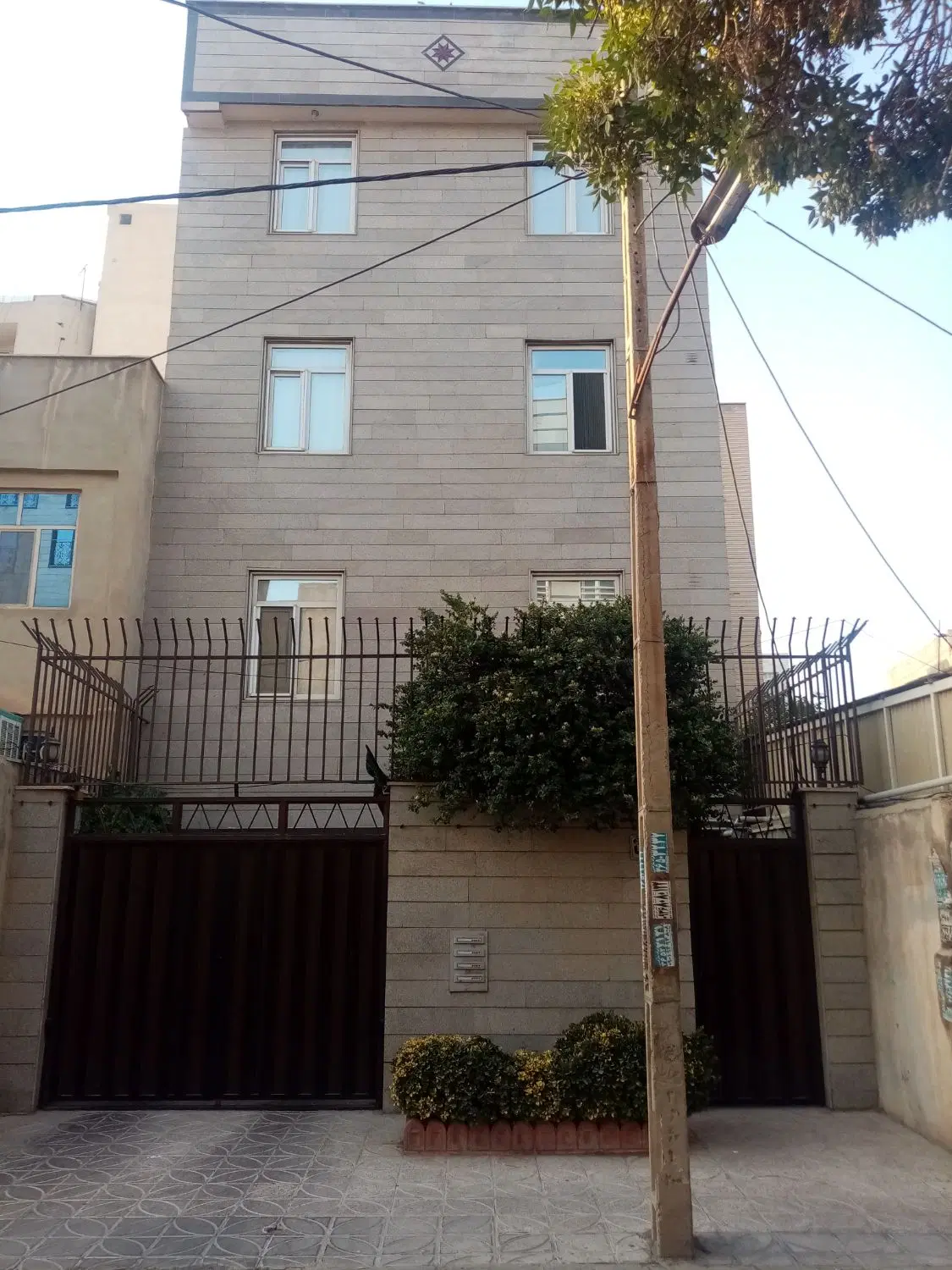 فروش 3 طبقه آپارتمان یکجا