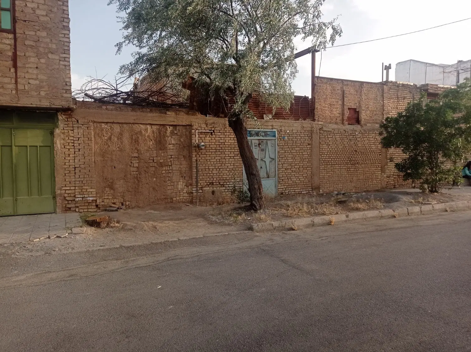 ملک کلنگی غیر قابل سکونت یزدانشهر بوستان 16