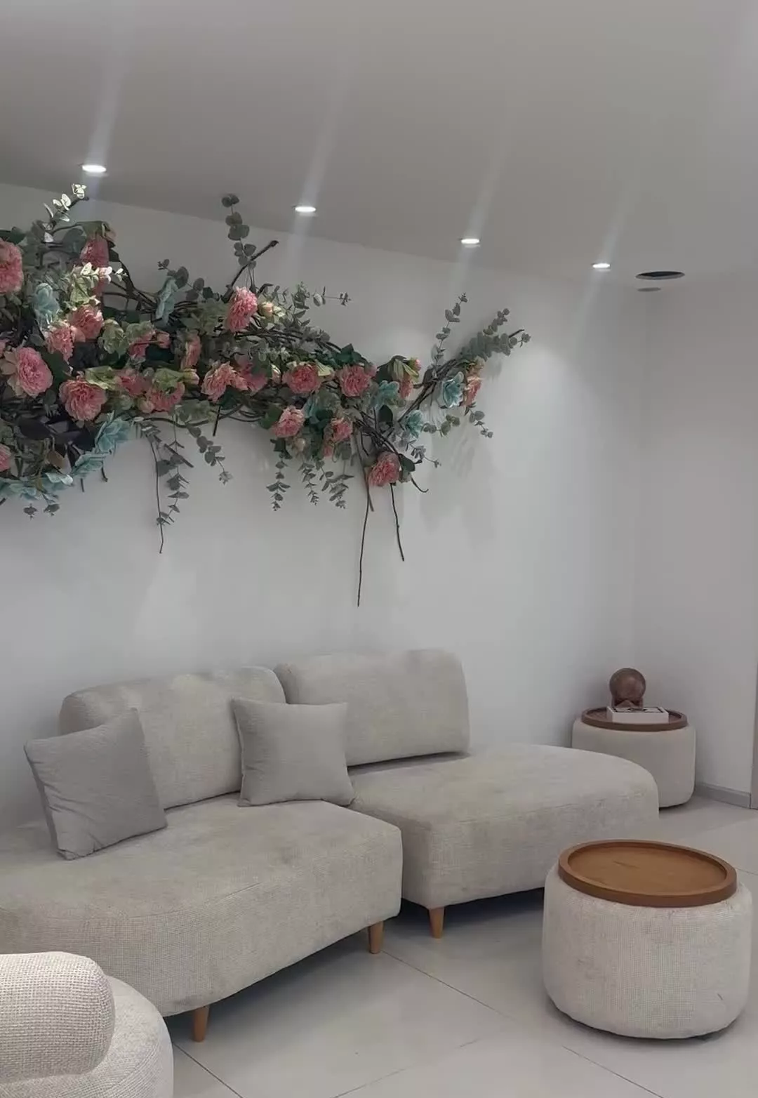 اجاره اتاق و تخت مژه و میکرو از سالن زیبایی