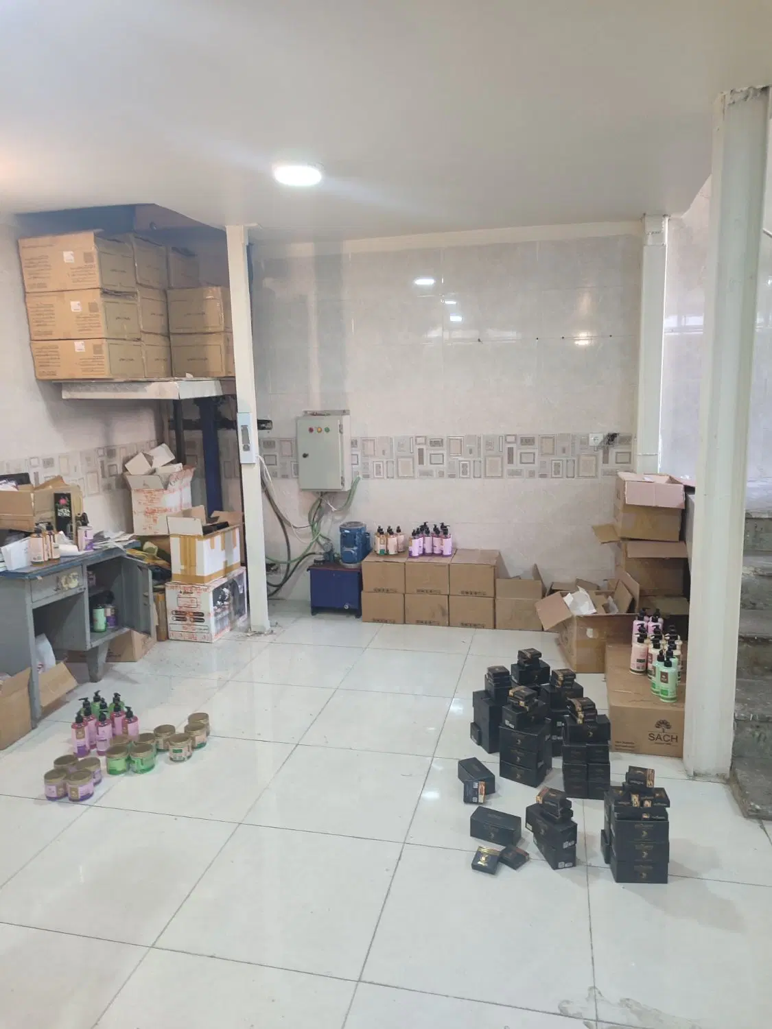 زیرزمین بهداشتی در میدان شهدای لاله فجر.گلباران
