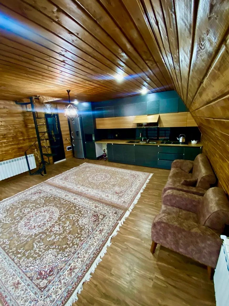 اجاره کلبه چوبی با تراس روبه جنگل