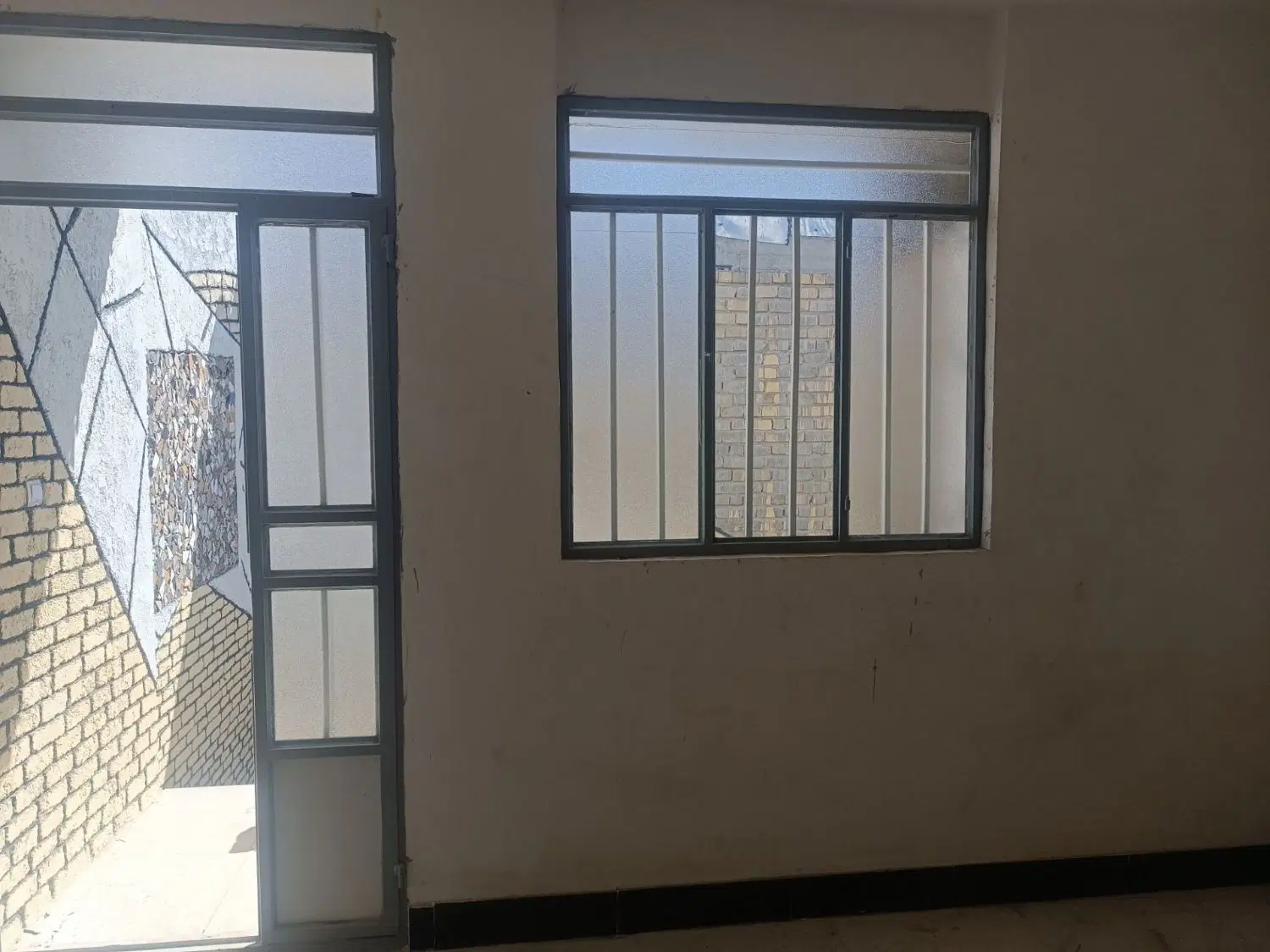 منزل 60متری طبقه بالا گردخون کوچه 5مدرسه
