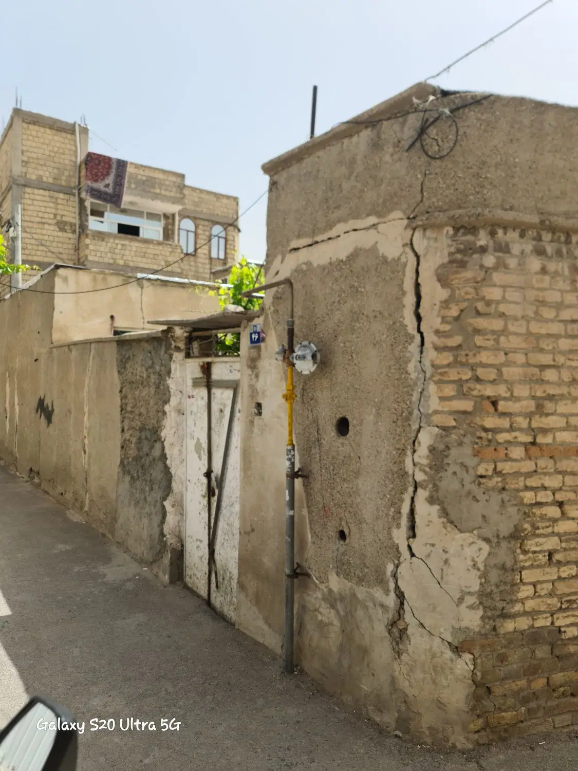 خانه کلنگی غیر قابل سکونت