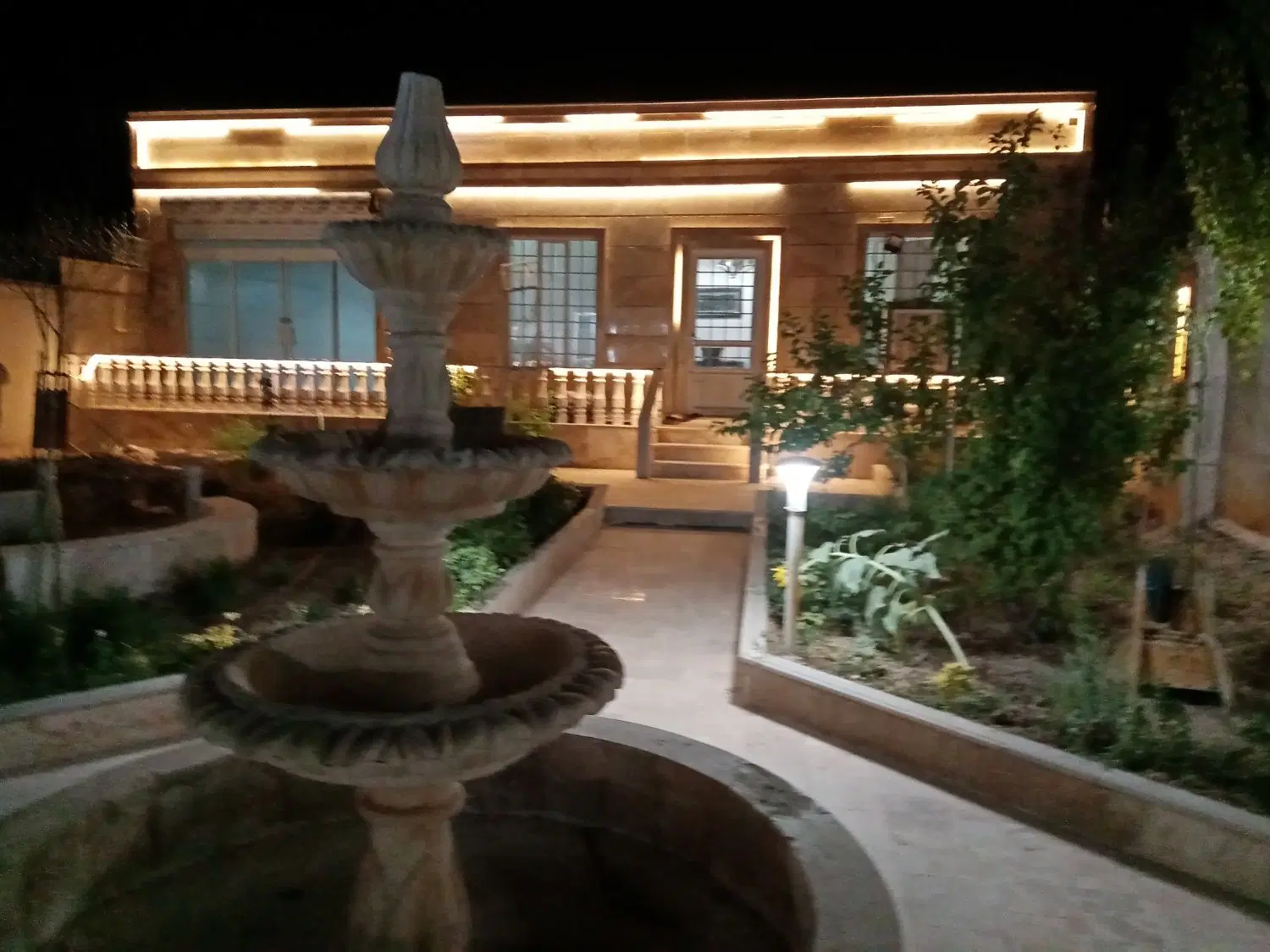 باغ ویلا استخرآب گرم
