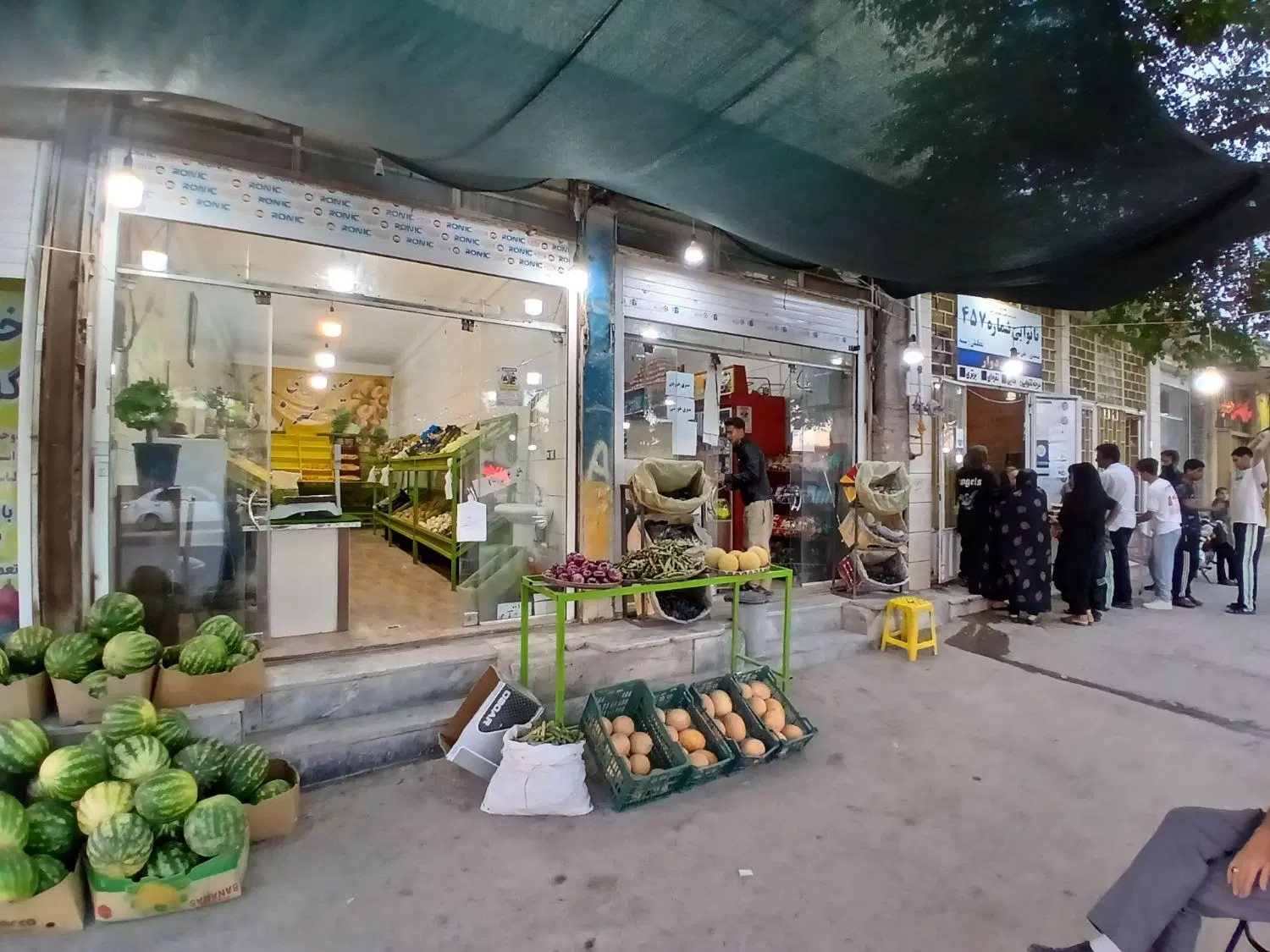 مغازه فروشی