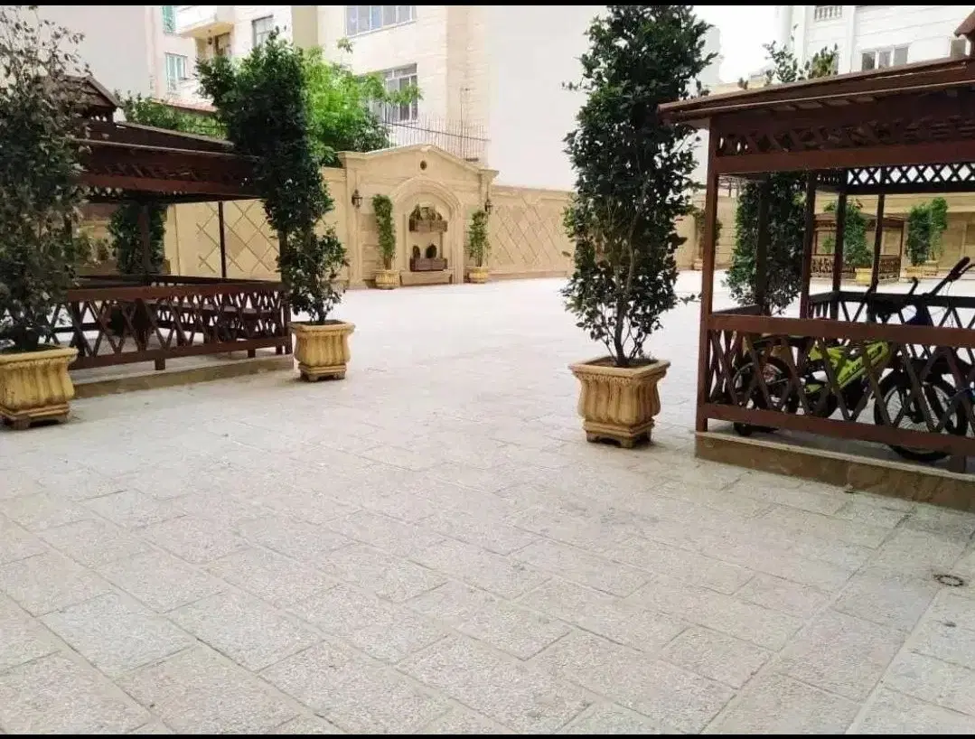 رونیکا پالاس کوهک_ویو دریاچه_۲پارکینگ