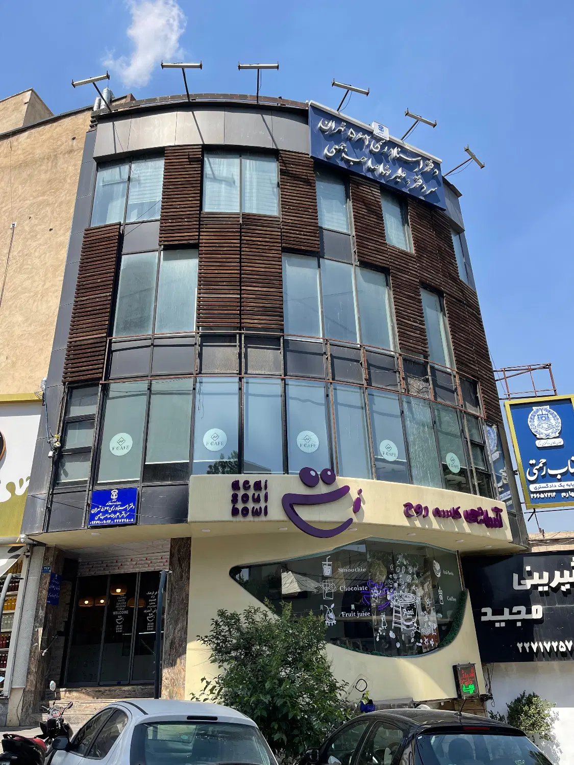 یک باب مغازه ۷۴ متری در نیاوران