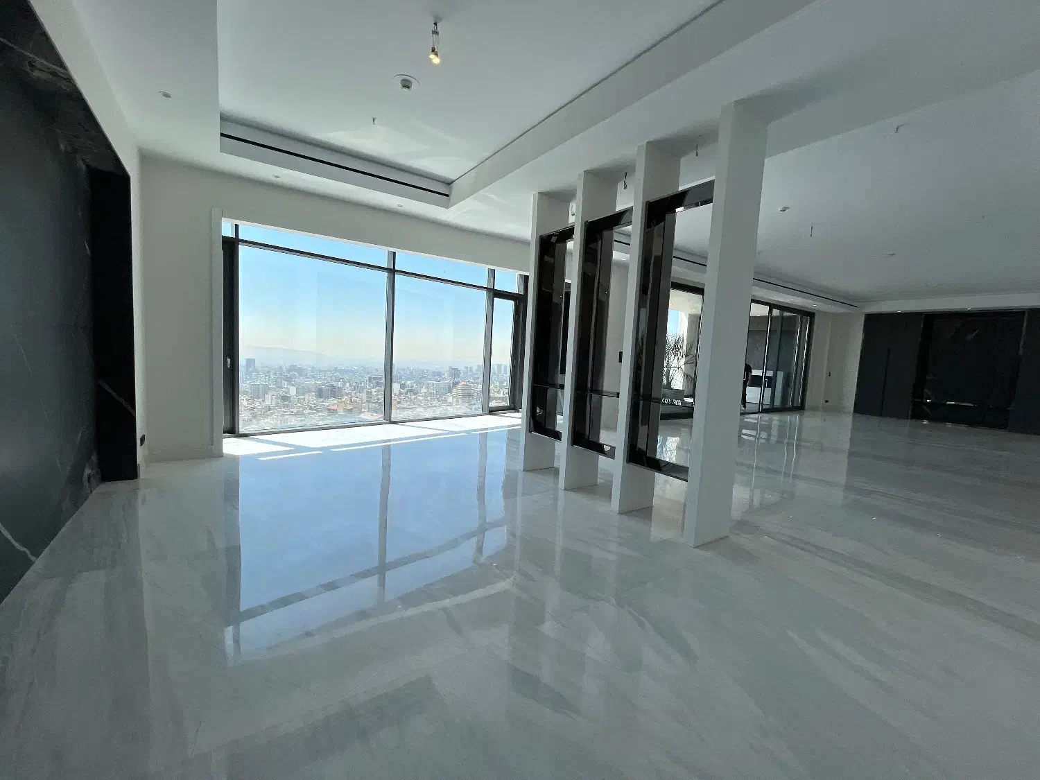 برج تندیس زنبق زعفرانیه