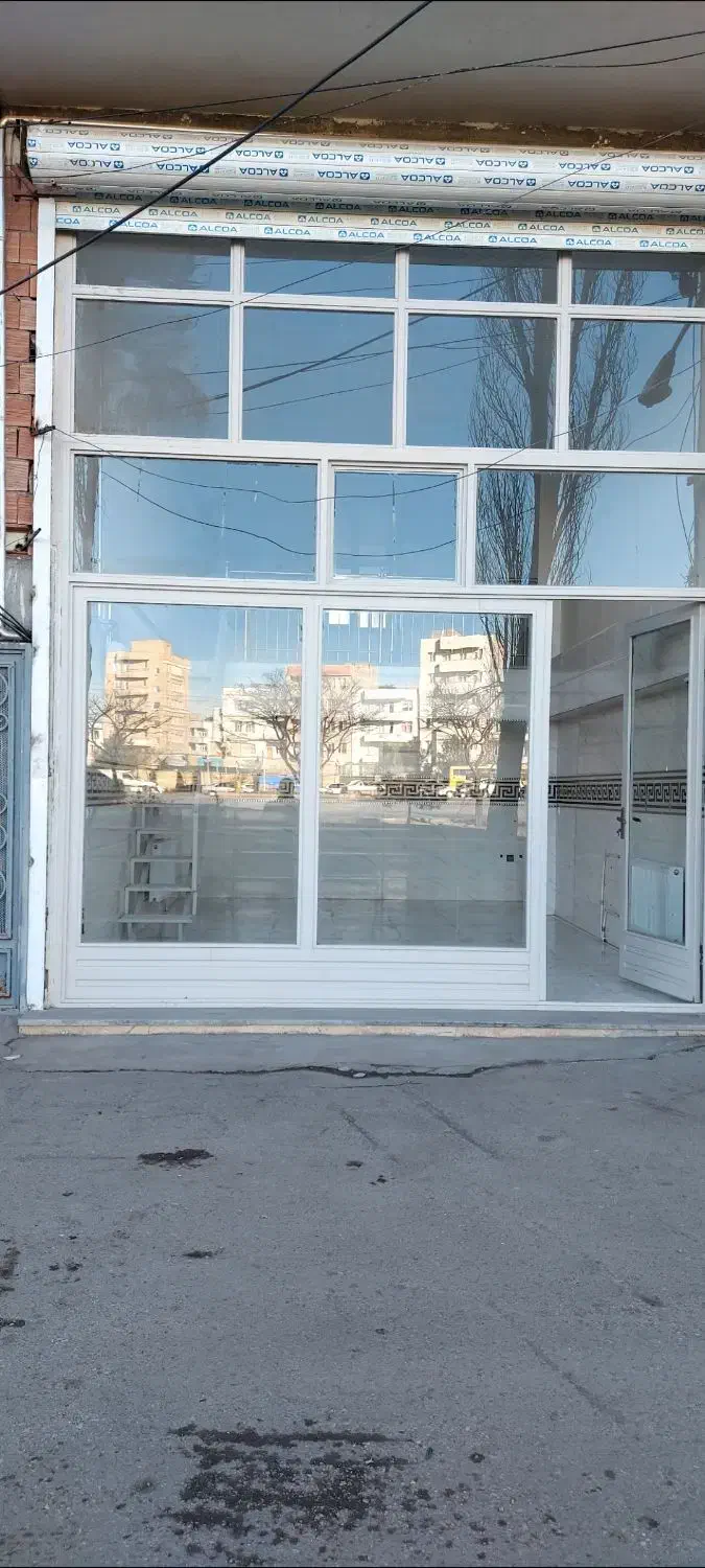 مغازه ۴۰ متری نبش میدان سینا