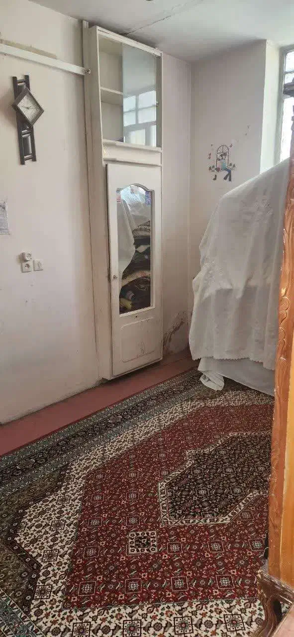 حیاط دار ۳ خوابه بزرگ قابل سکونت