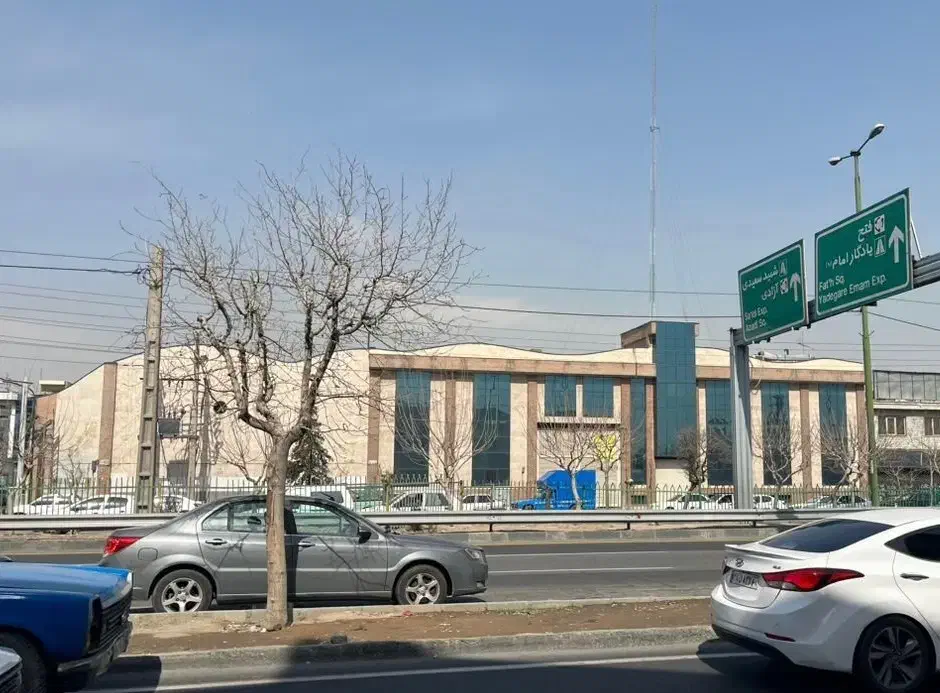 ۲۸۰۰ متر زمین با سوله و ۱۰۰۰ متر اداری اتوبان فتح