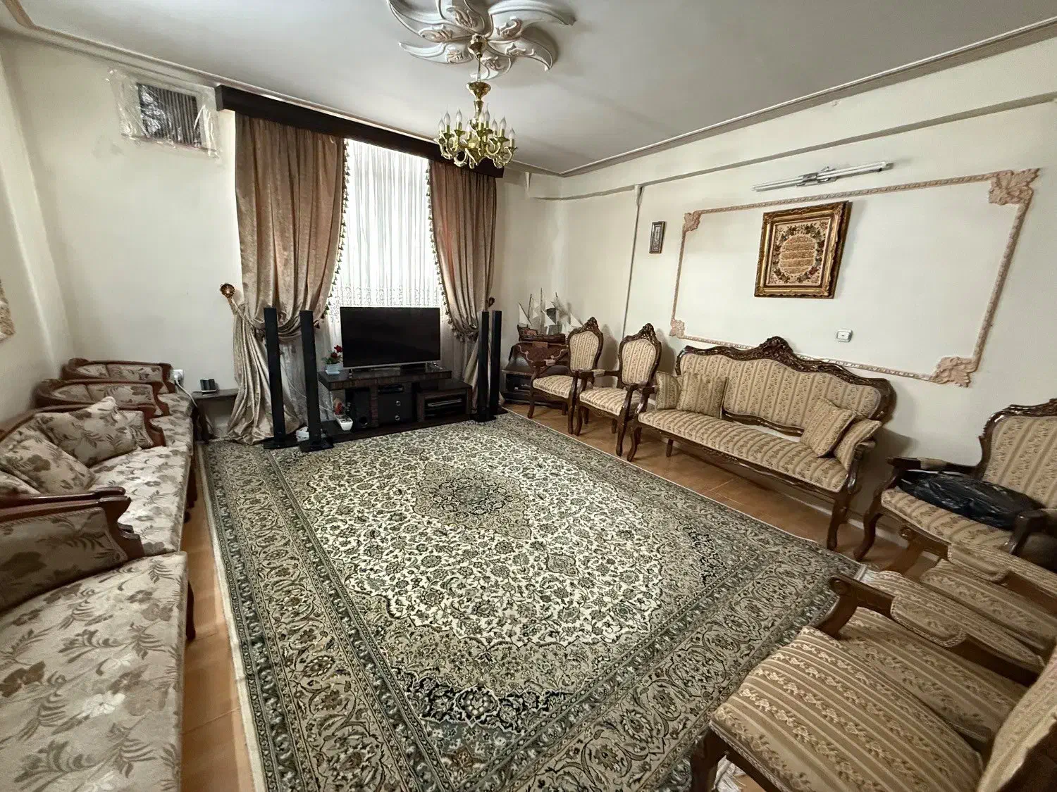 آپارتمان خیابان کلینی