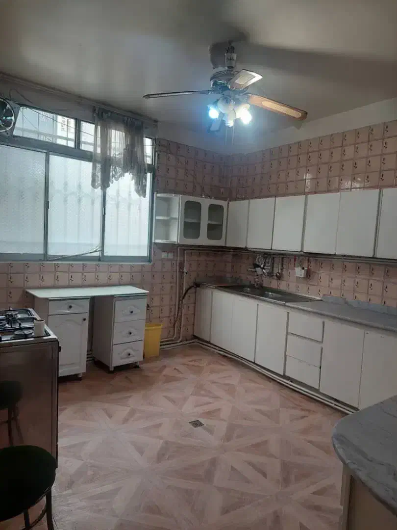 ۱۳۶متر در بهترین منطقه ابتدای پاسداران .