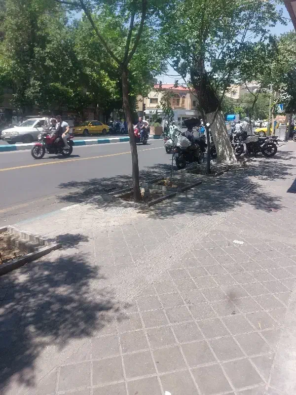 واحد تجاری بر خیابان سعدی شمالی