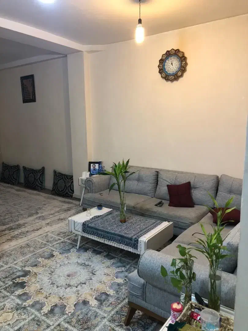 مسکن خیرین .دارای پارکینگ و انباری مسقف درب برقی