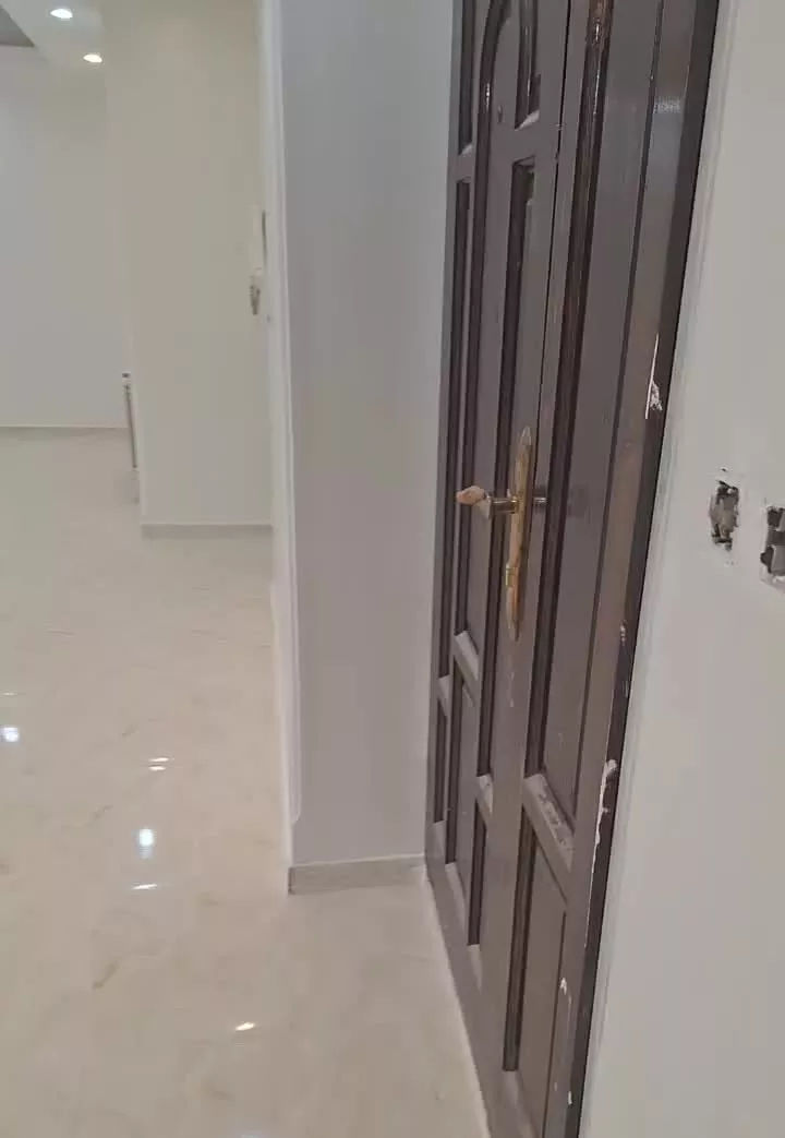 اپارتمان ۱۶۵ متر سنددار سه خوابه معاوضه با خودرو