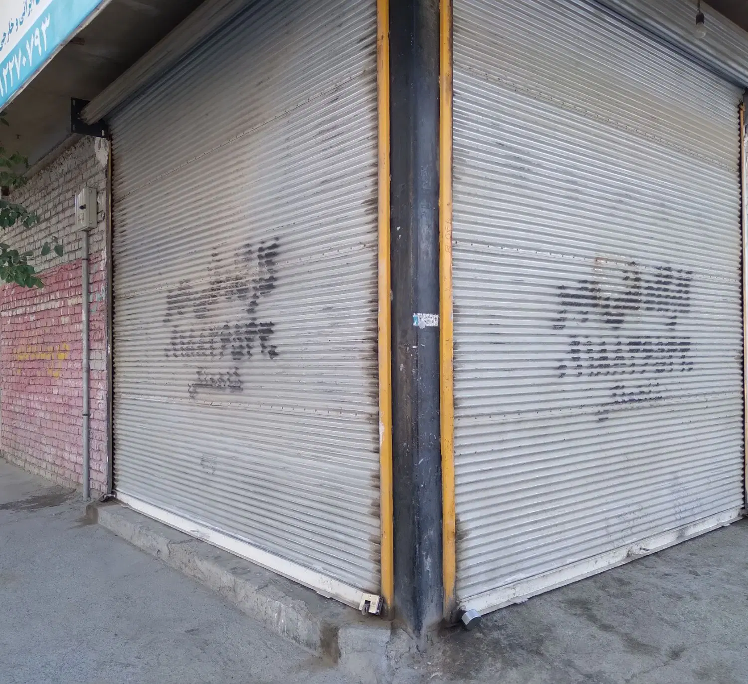 مغازه ۲۲ متری دو نبش بر خیابان اصلی جاده قدیم