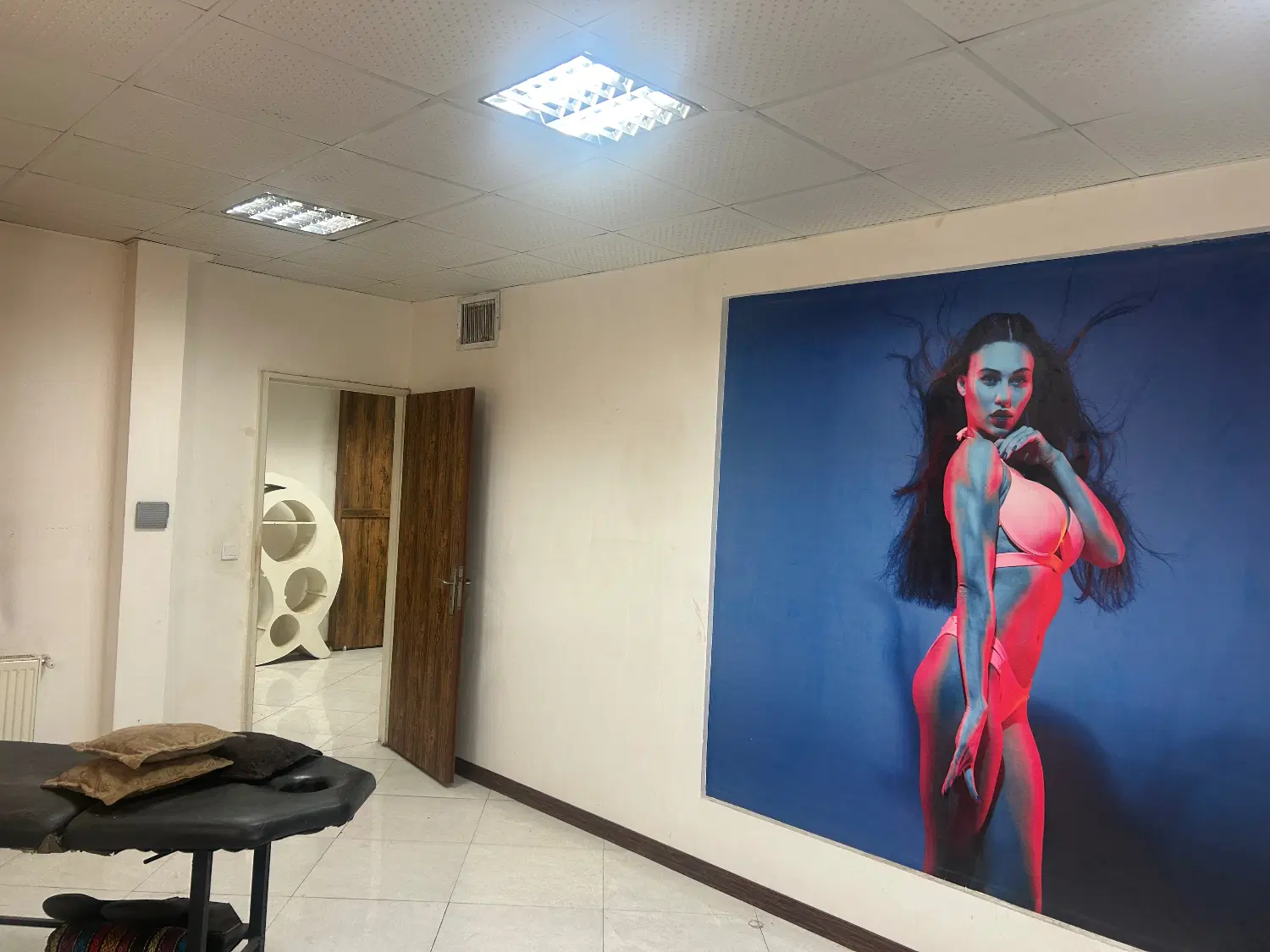رهن اجاره واحد اداری تجاری 80متری طبقه اول