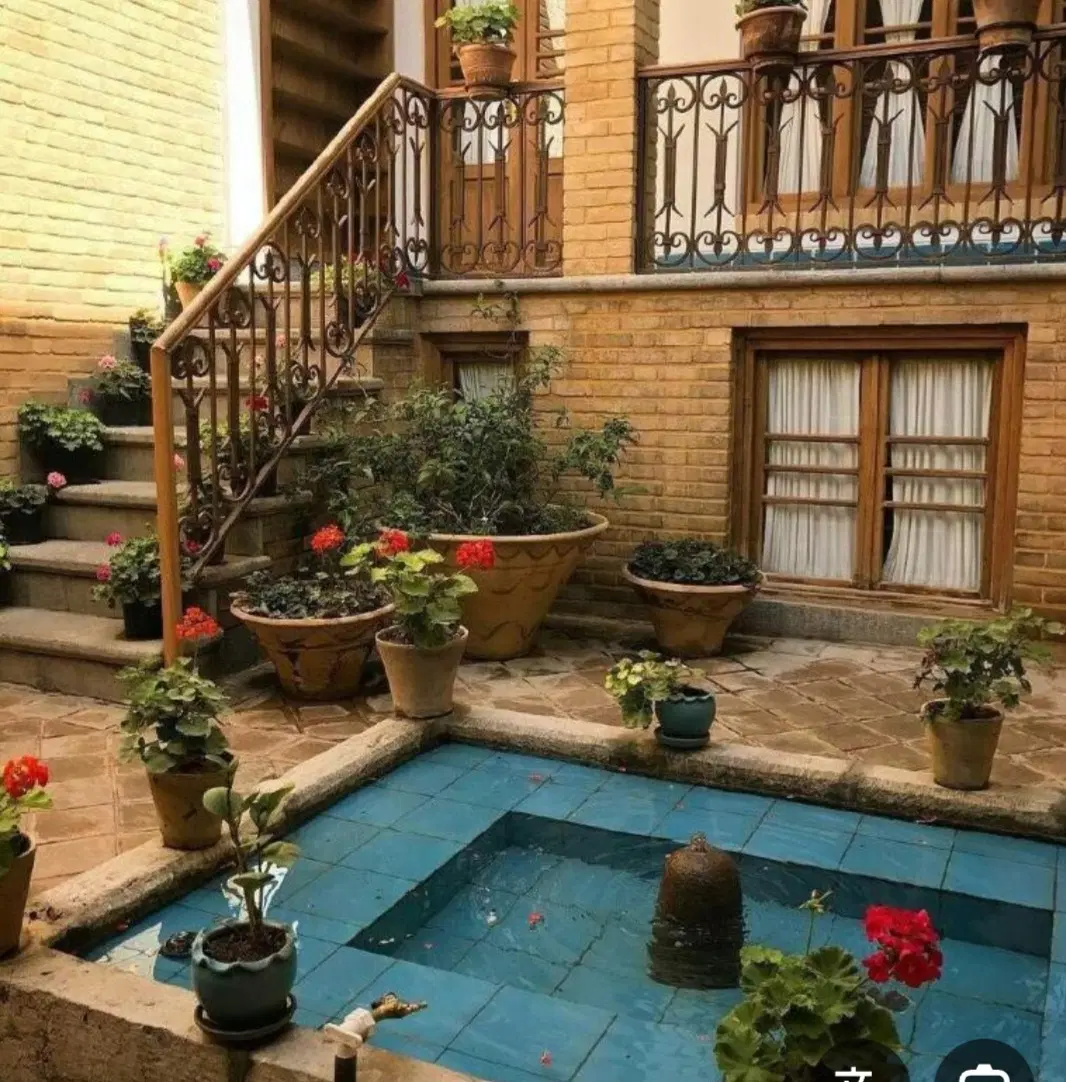 خانه پشت بازار.خیابان ابوذر روبرو مدرسه اکبر نمازی