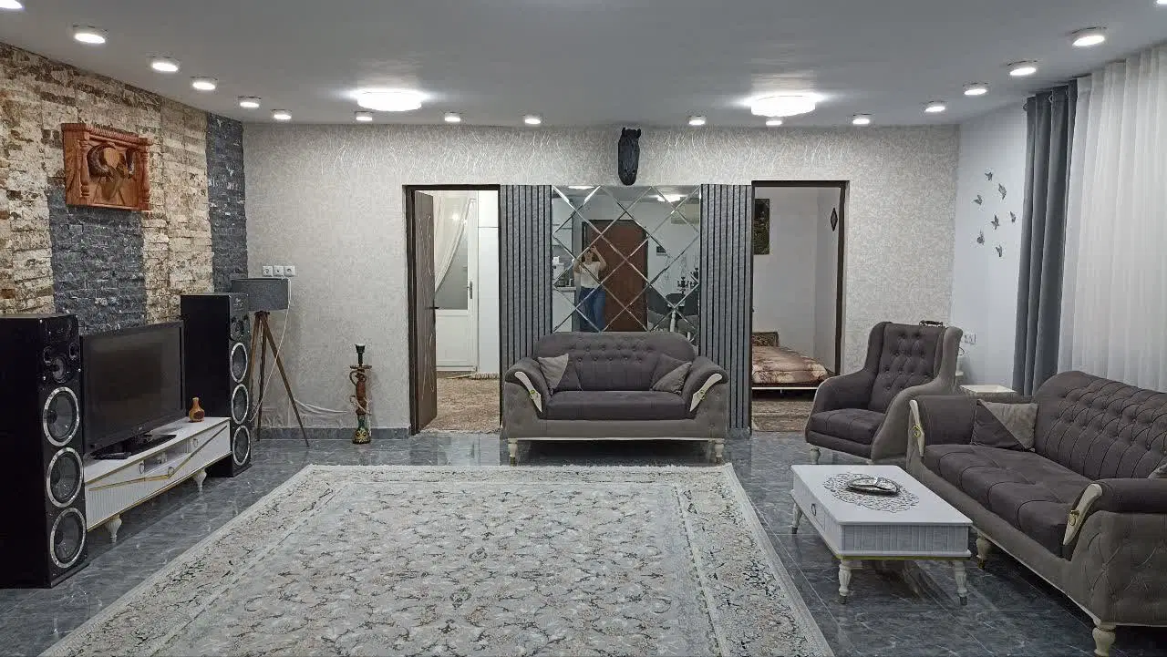 خانه ویلایی ۱۵۰ متر همراه ۶۰ متر زمین مجزا