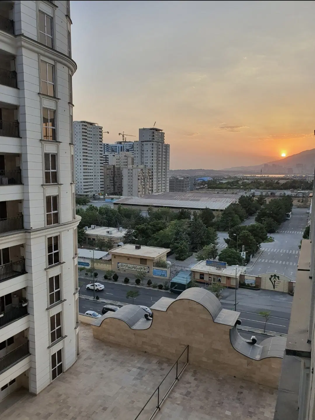 برج رونیکا پالاس کوهک