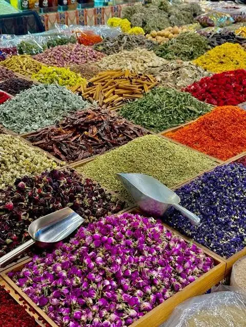 واگزاری مغازه عطاری با کلیه وسایل