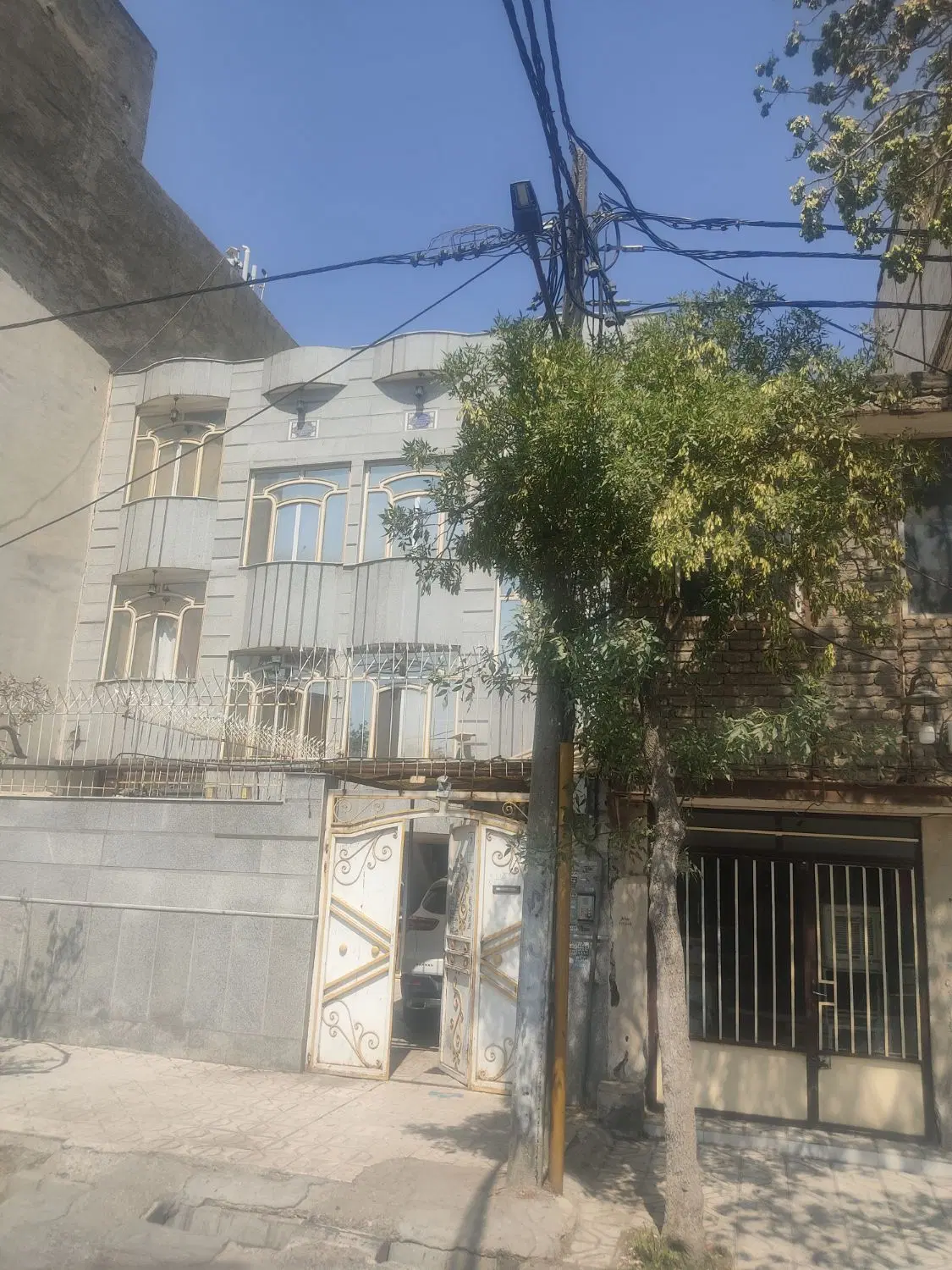 آپارتمان در سه طبقه
