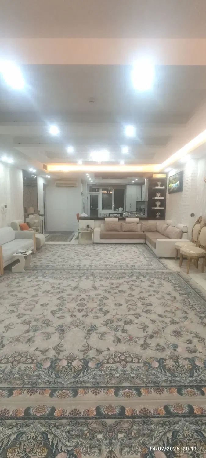۱۴۰متر ۳خواب طبقه۵ تک واحدی حاشیه خیابان ۲۰متری