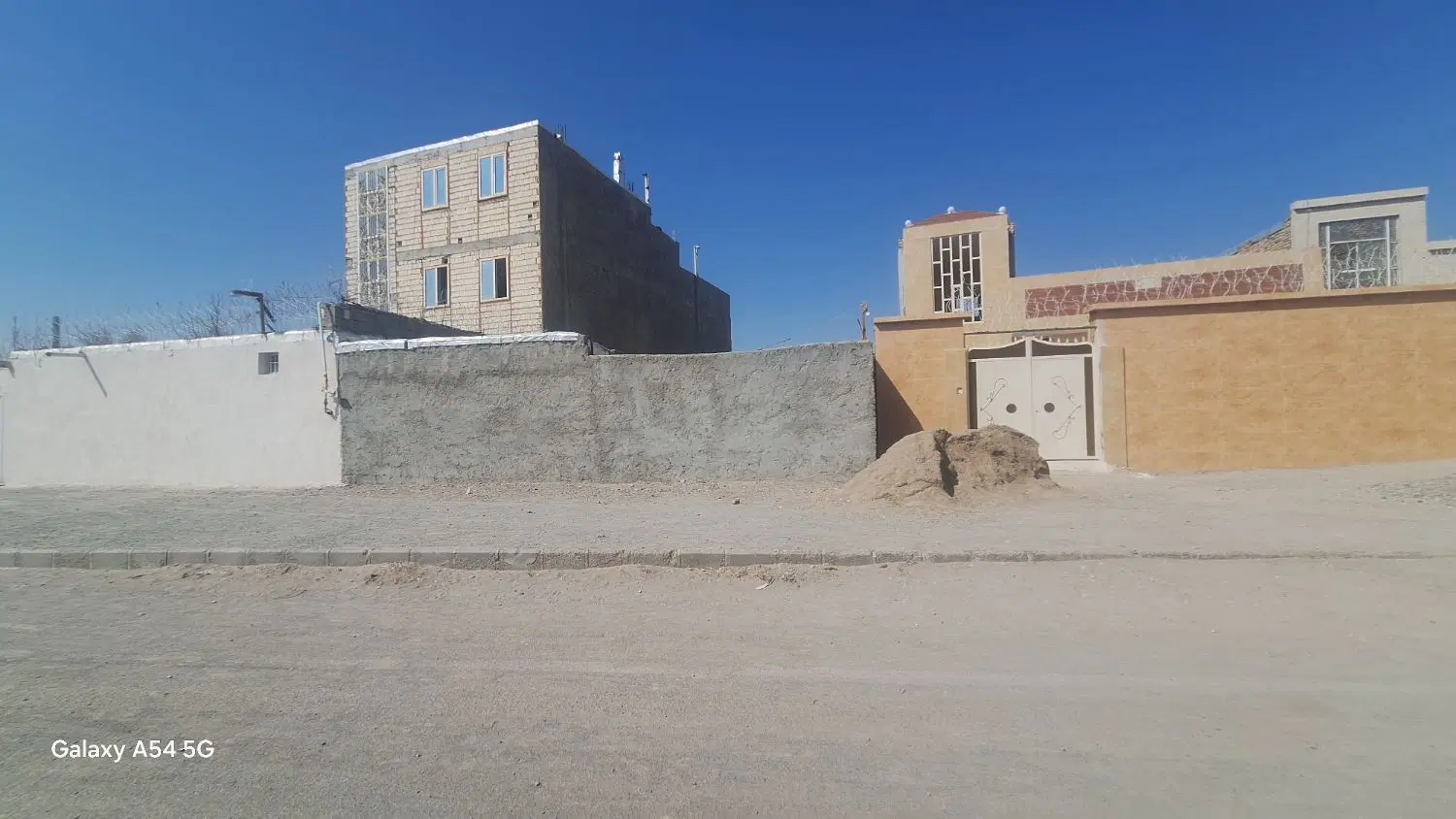 منزل مسکونی ۳۷۰ متر بر خیابان ۴۰ متری