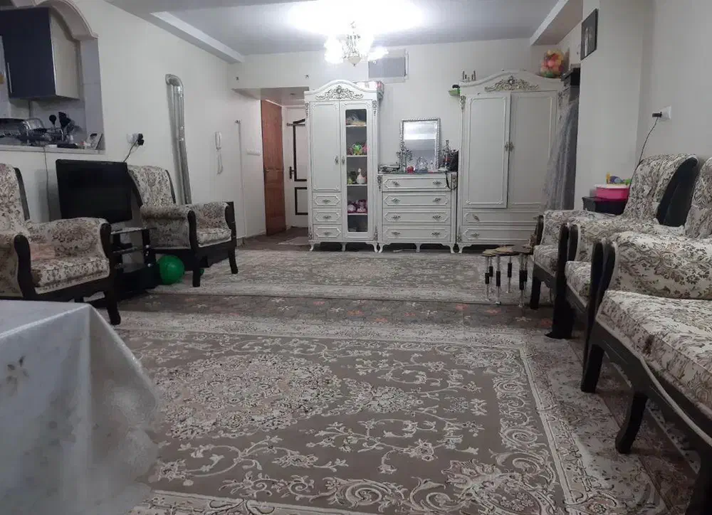 ۷۶ متر _ ۲ خواب _ پارکینگ سندی