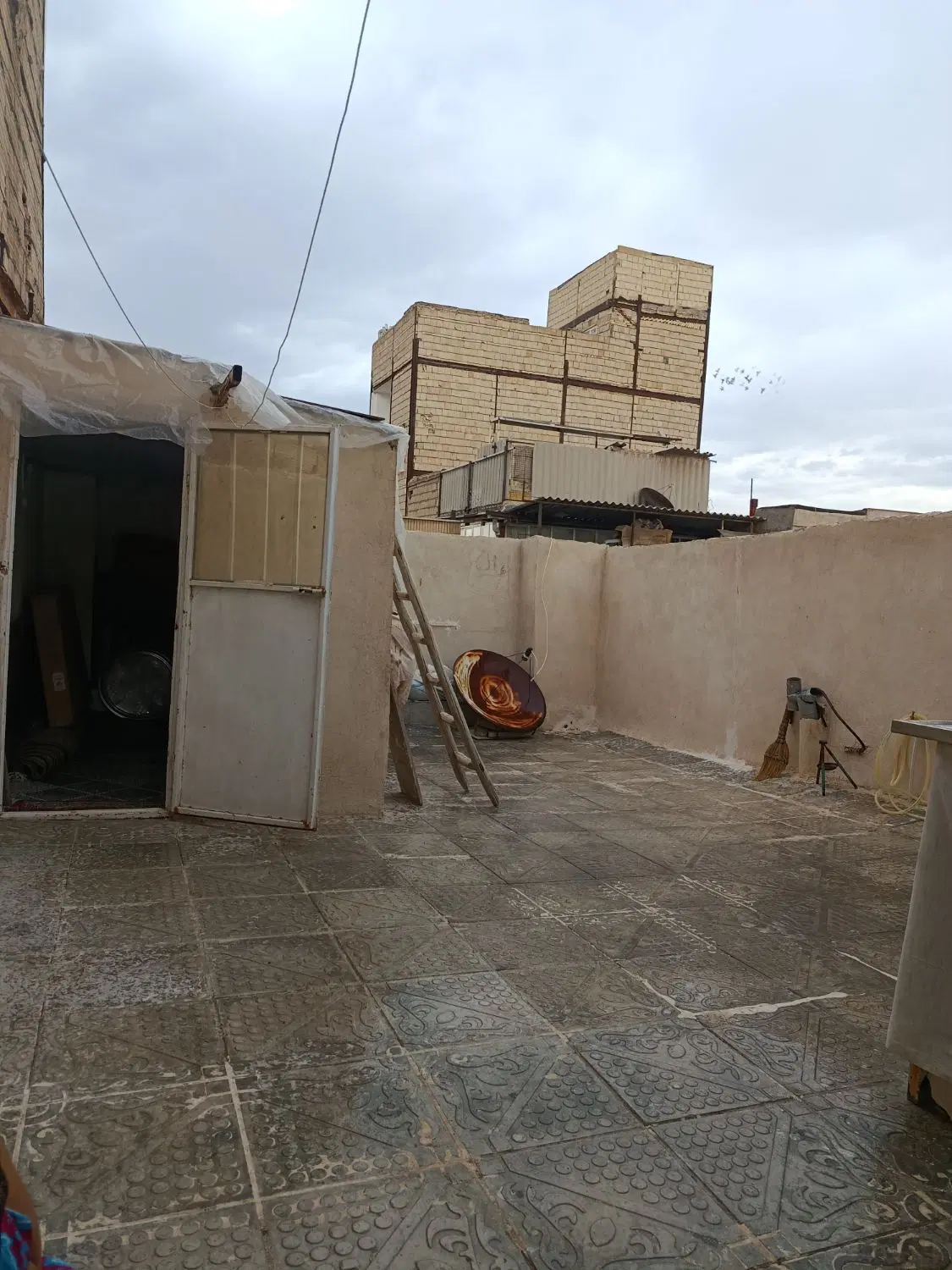 خونه دو طبقه و نیم