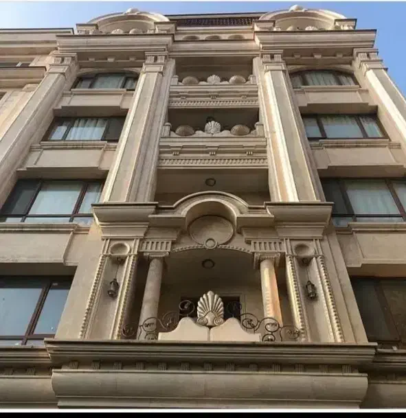 ۱۳۰ متر لوکس