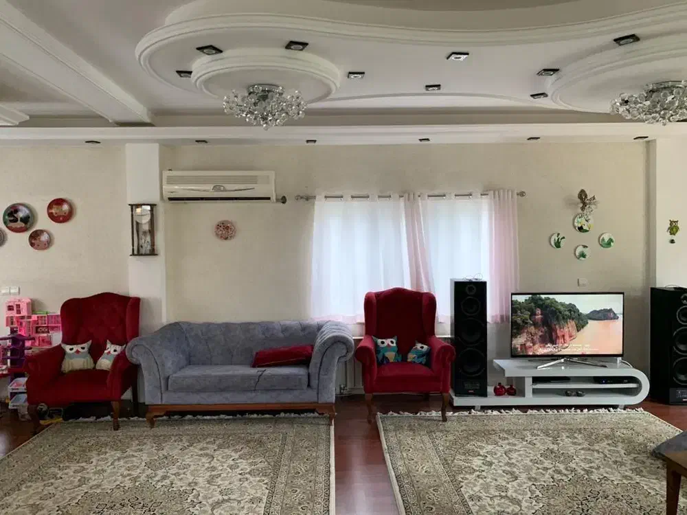 ۹۸ متری با پارکینگ و آسانسور