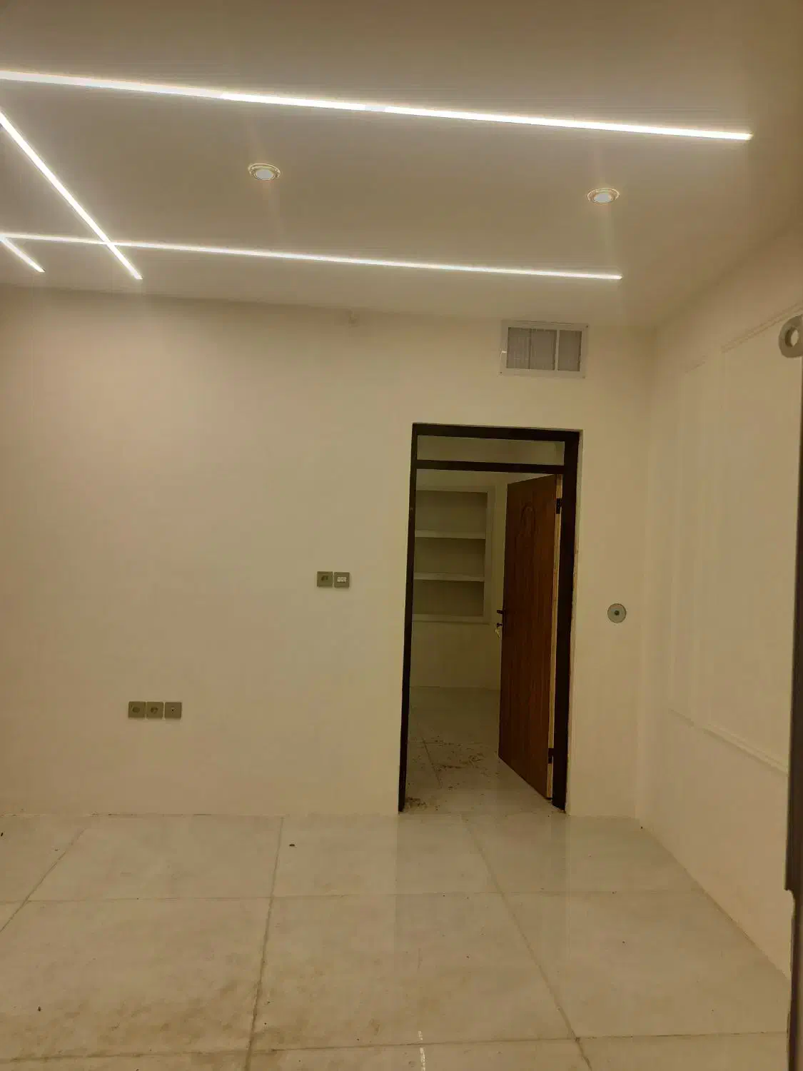 فروش منزل یک خواب سالن نوساز درجه یک