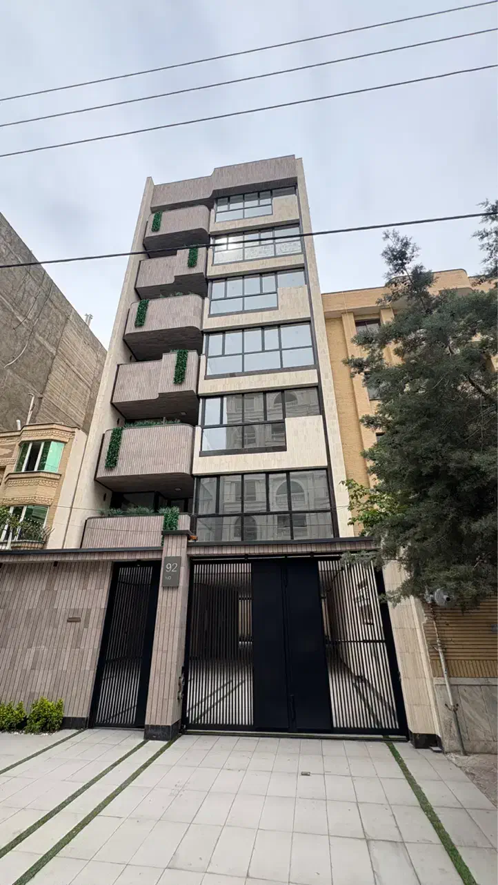۱۰۷ متر ۲ خواب ۲ تراس  بسیار خوش نقشه