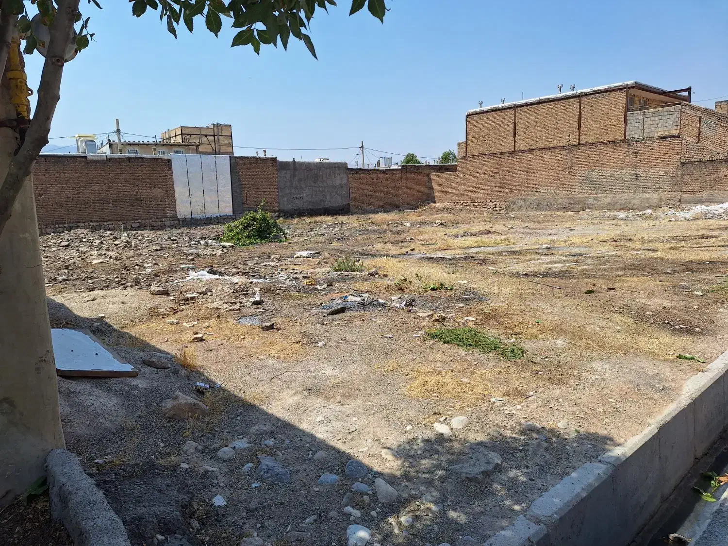 زمین مسکونی