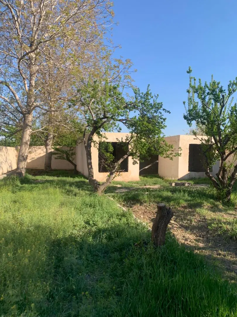 باغ ۱۱۰۰ متری با سند تک‌برگ،۱۰۰ متر بنای نیمه‌کاره