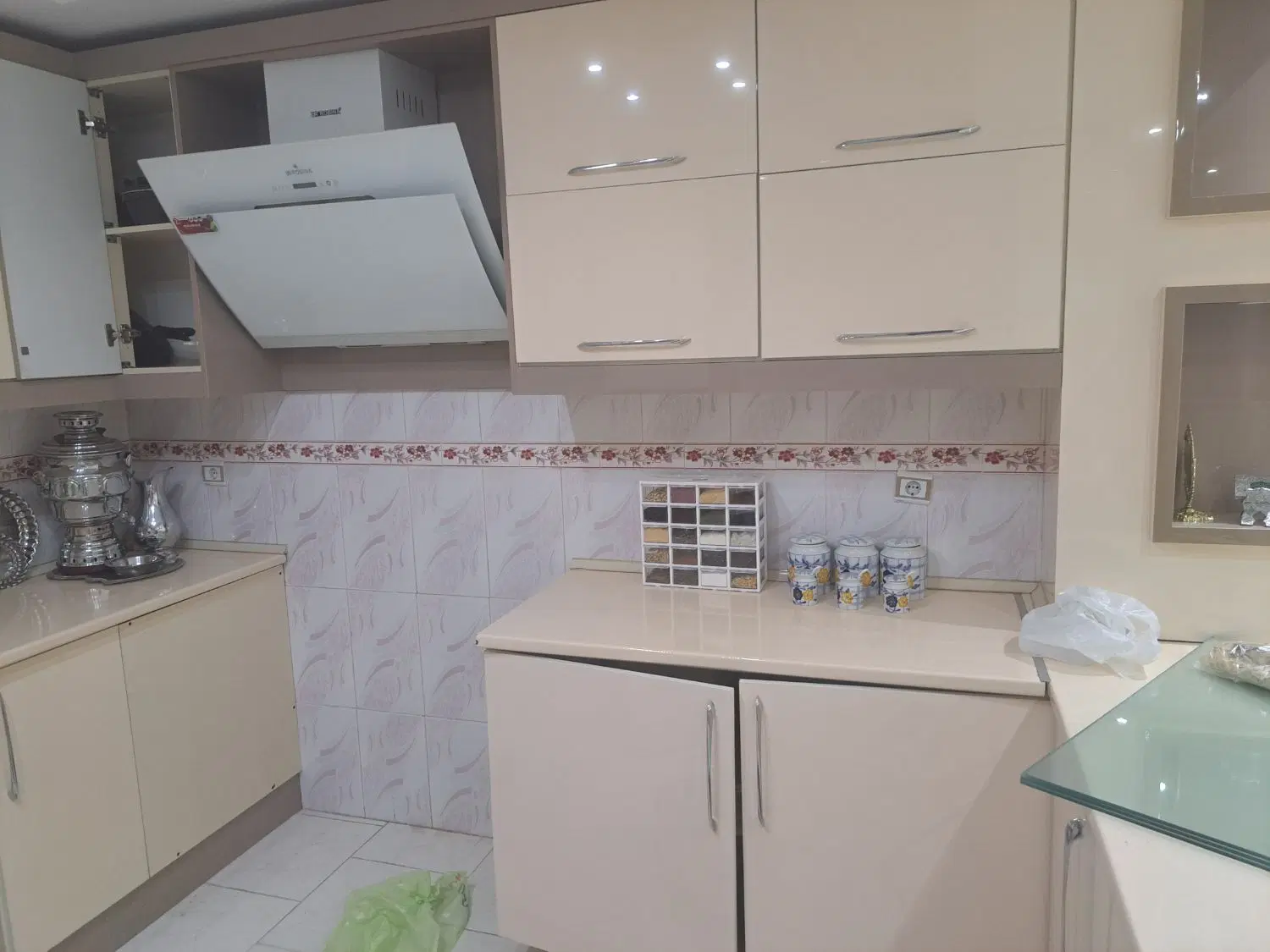 آپارتمان اندیشه کوی مدرسه