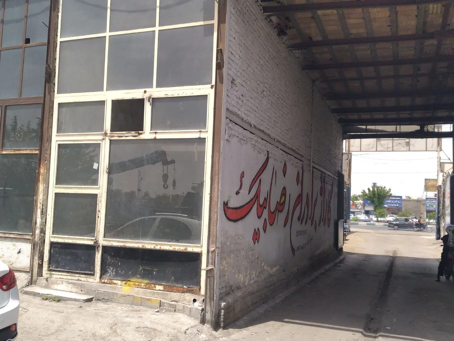 مغازه پشت بر اصلی صنعتی، فروشگاهی
