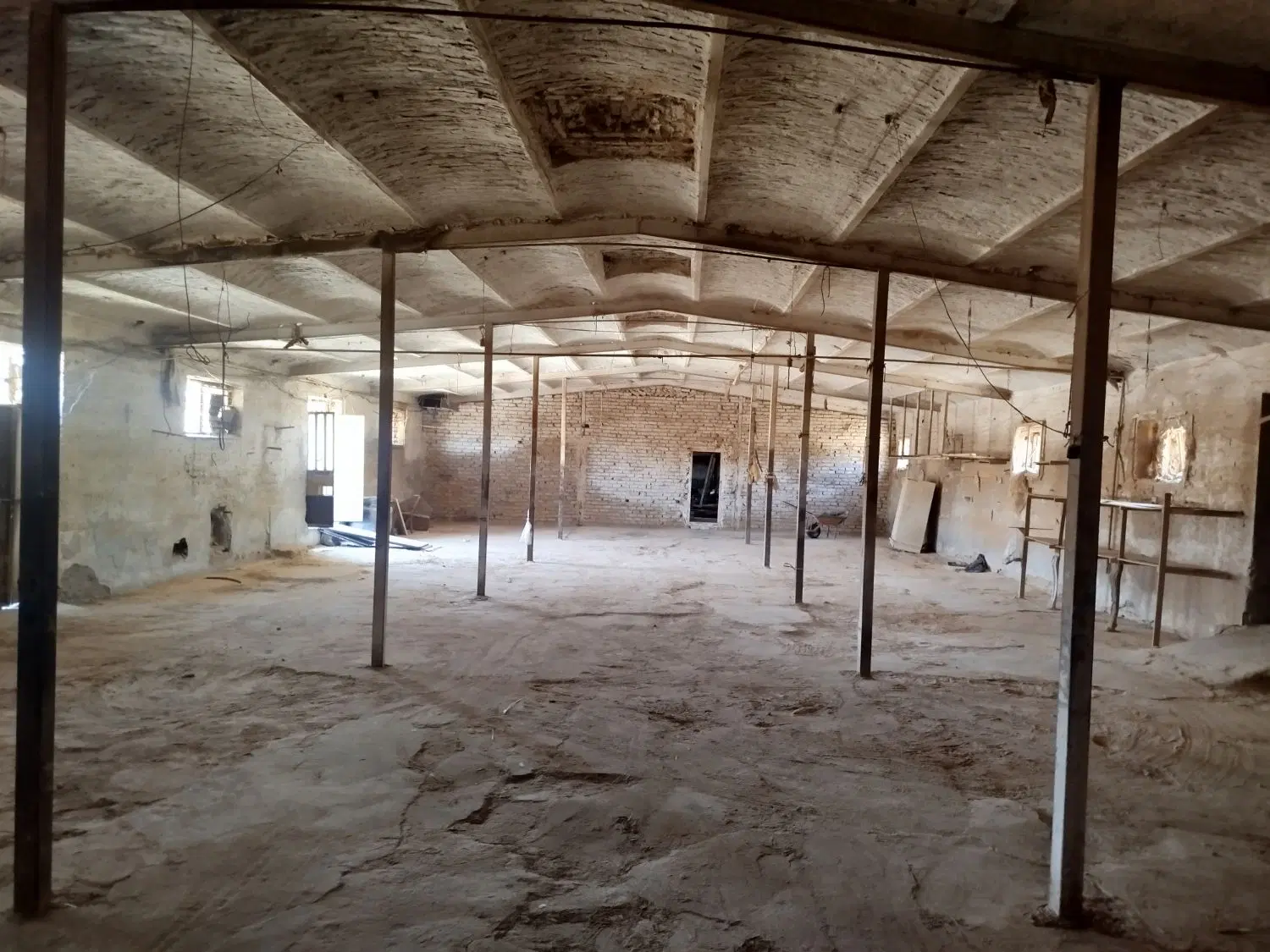 سالن کارگاه انبار