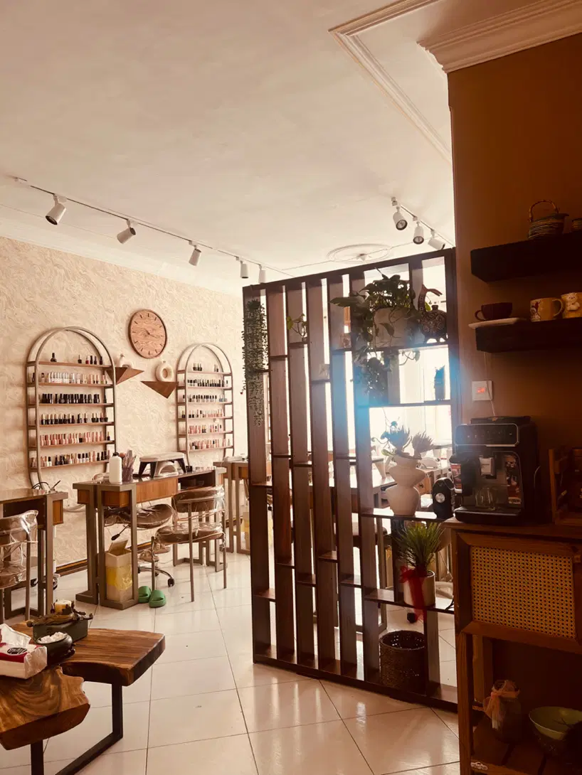 اجاره میز ناخن‌تخت‌مژه‌فشیال