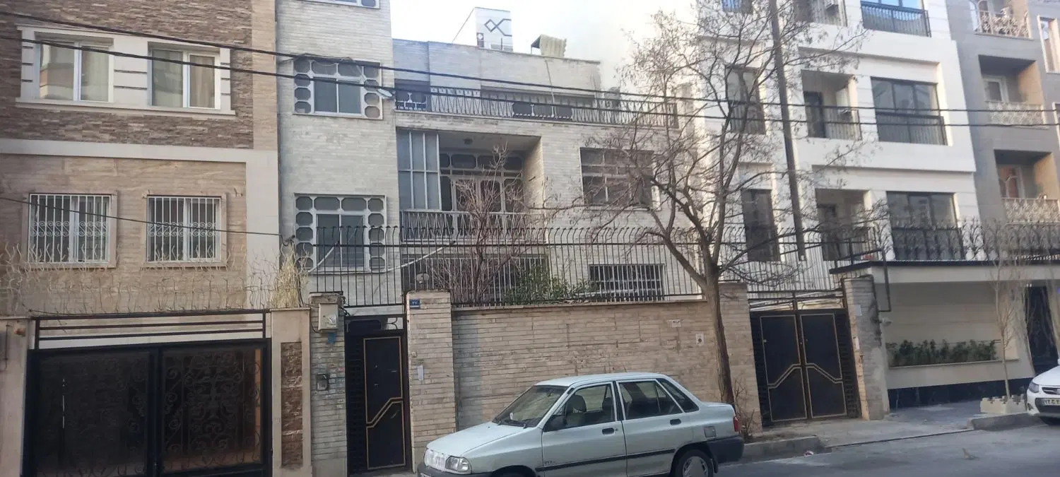 خانه کلنگی 1از2 دوطبقه جنوبی 200متر