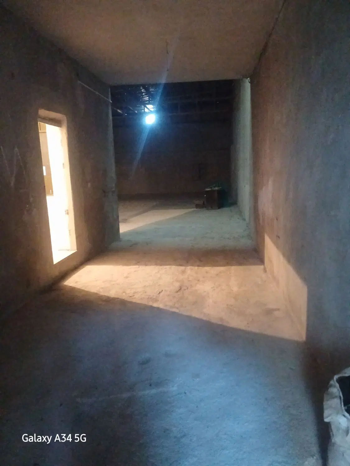 ملک تجاری و مسکونی