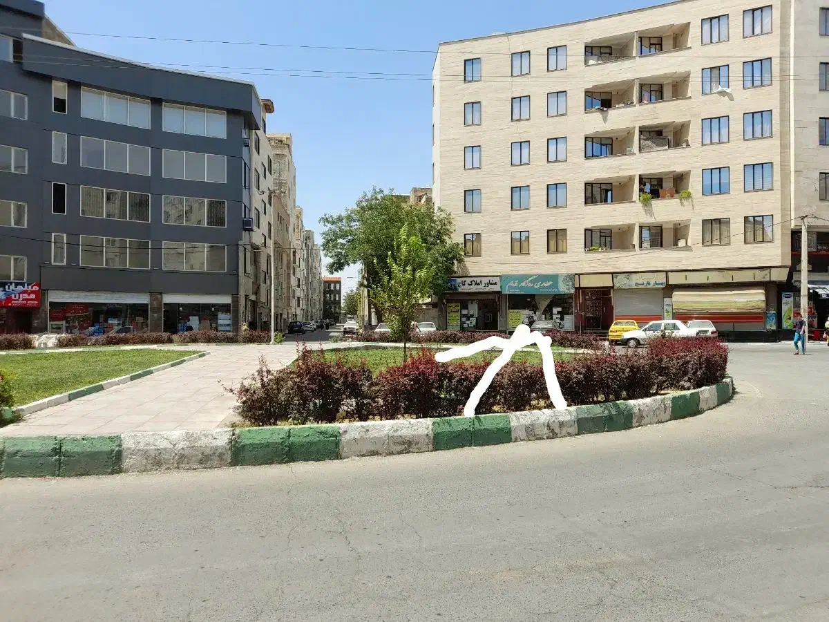 فروش ۳۰ متر تجاری سنددار دور میدان