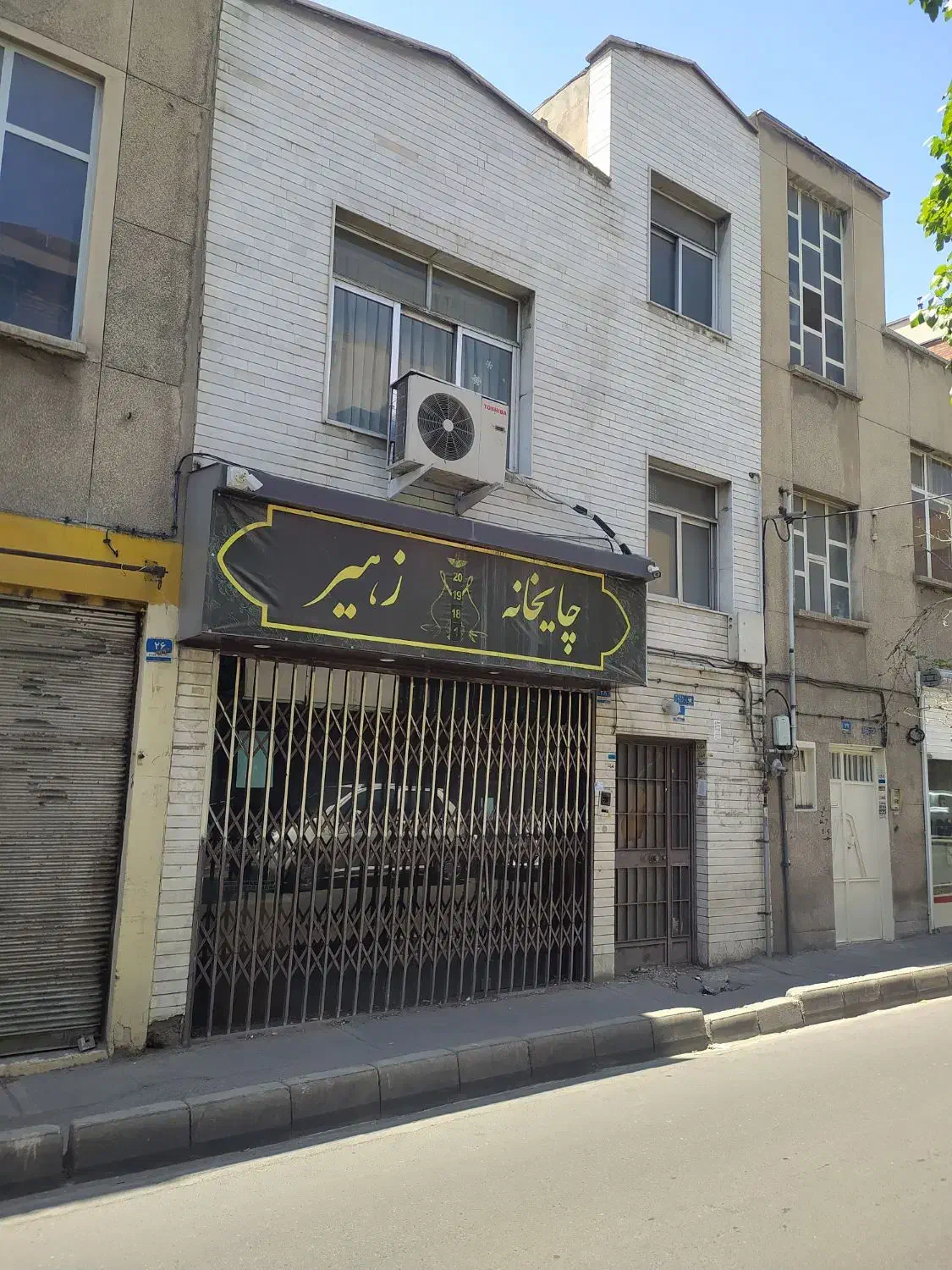 اجاره مغازه 100 متری و واحد روی آن