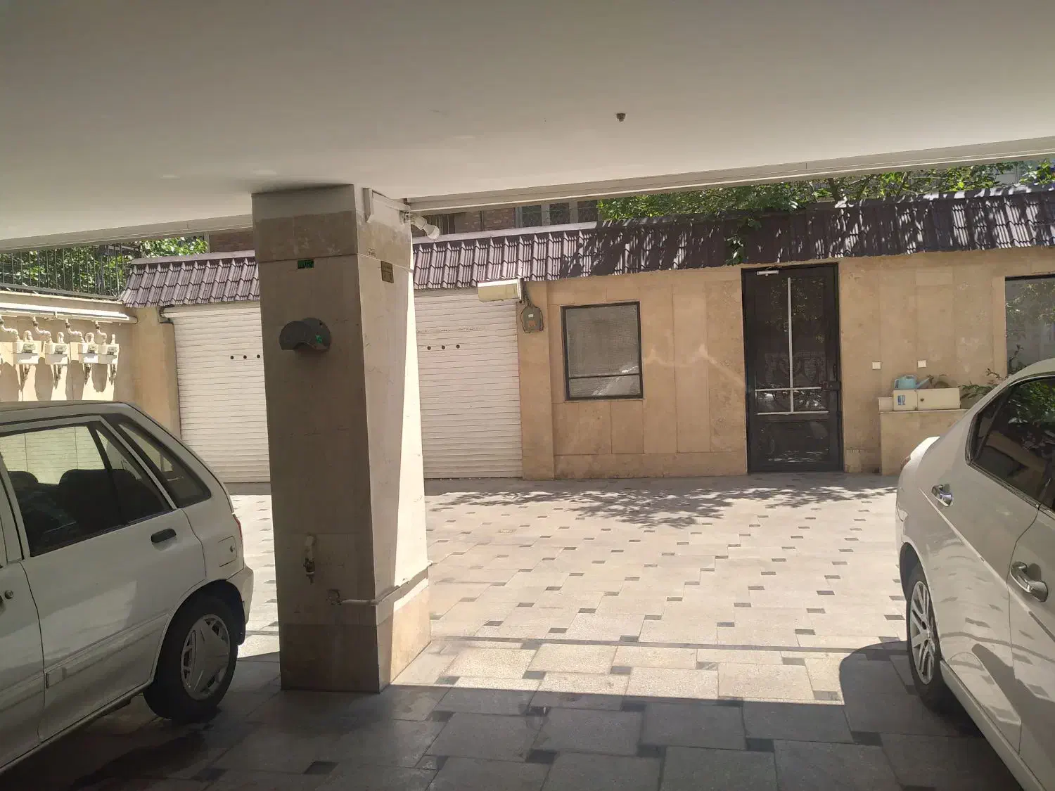 ۹۳متر آپارتمان مترو کمیل فول امکانات