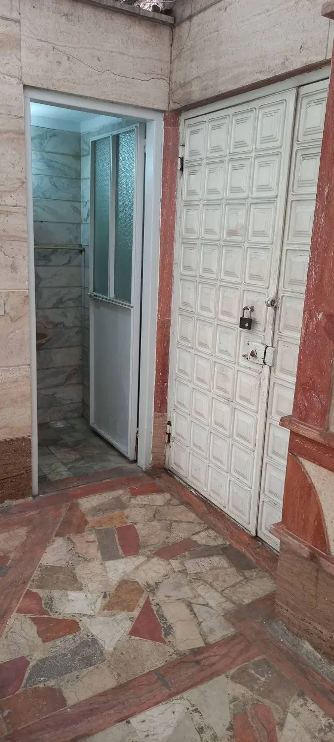 زیرهمکف۱۰۰متر با درب مستقل_کار و انبار_خیابان اصلی