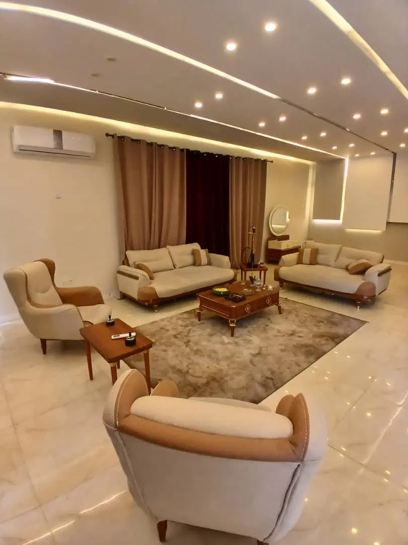 100متری_روبه نما نورگیر فوق‌العاده_ خوش نقشه