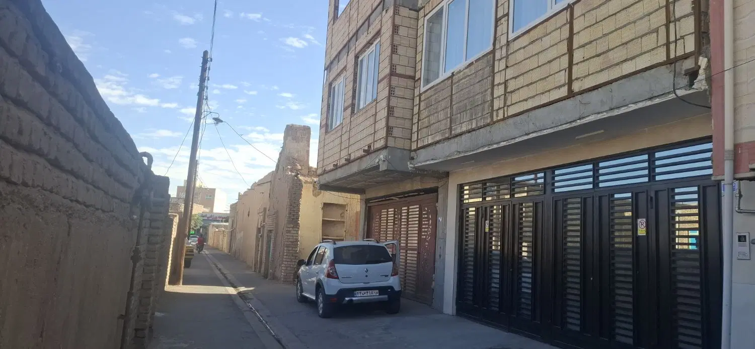 زمین به متراژ۲۱۶ متر بر۱۲متر در خ شاه ابراهیم ک۵۲