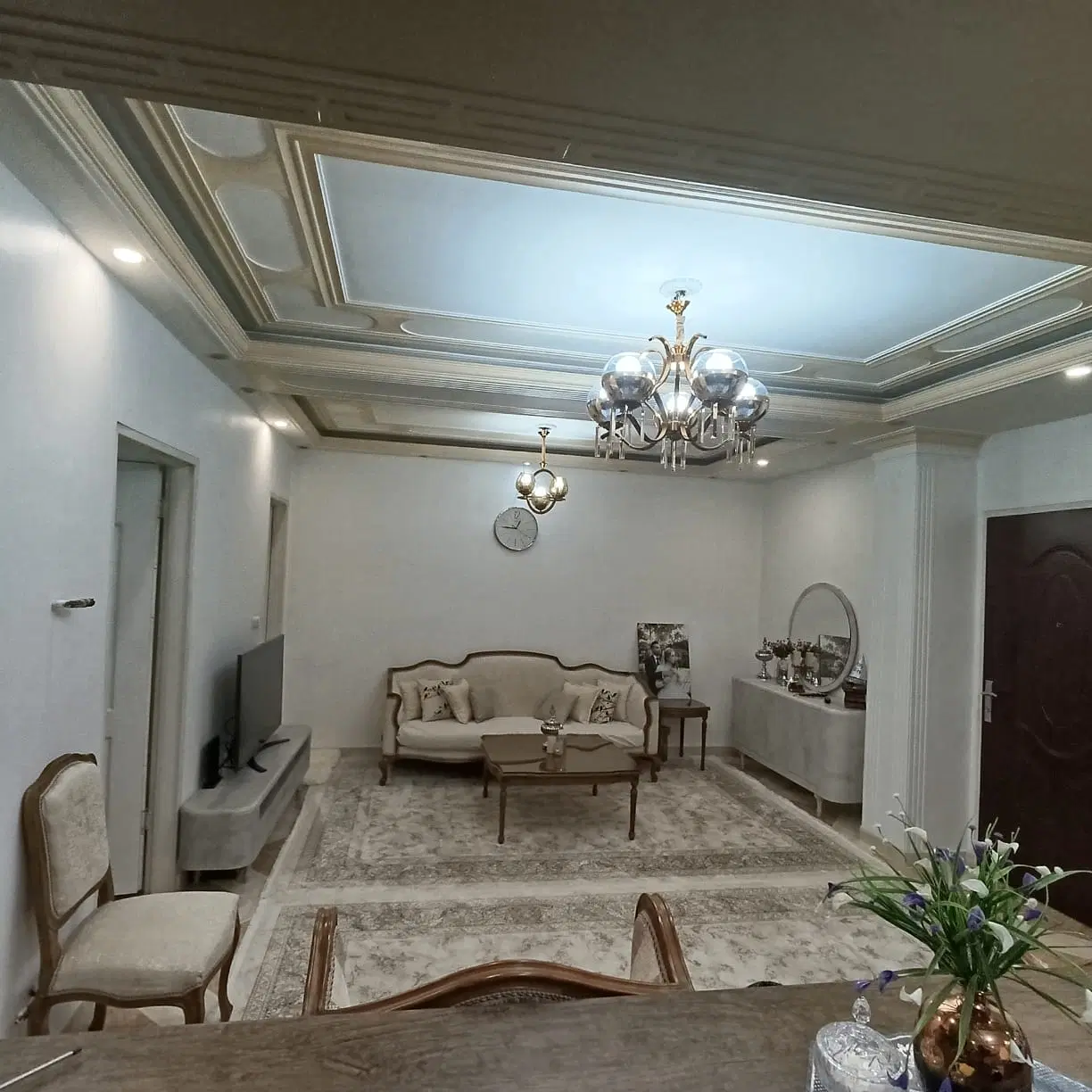آپارتمان  دوخواب با آسانسور وبالکن ساخت 94 وکالتی